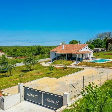 Villa Roza, Zminj Krizanici