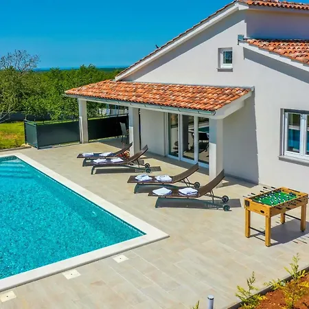 Roza, Zminj Villa Krizanici